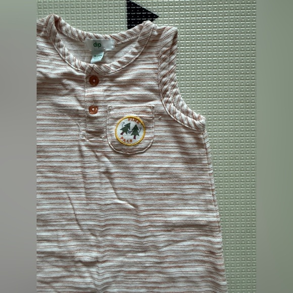 Dip|Baby gender neutral striped textured sleeveless romper,button up in 18-24M•• - Picture 3 of 5
